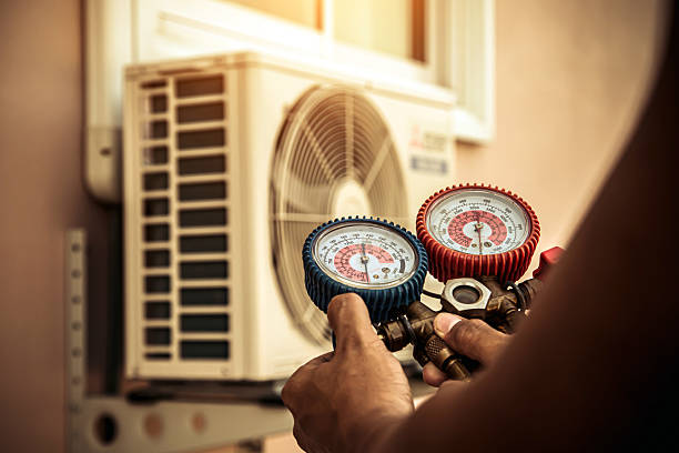 Professional Hvac technician working in New Baltimore, MI